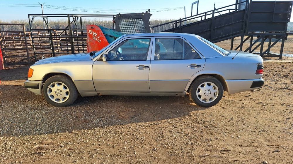 Продам Мерс124..