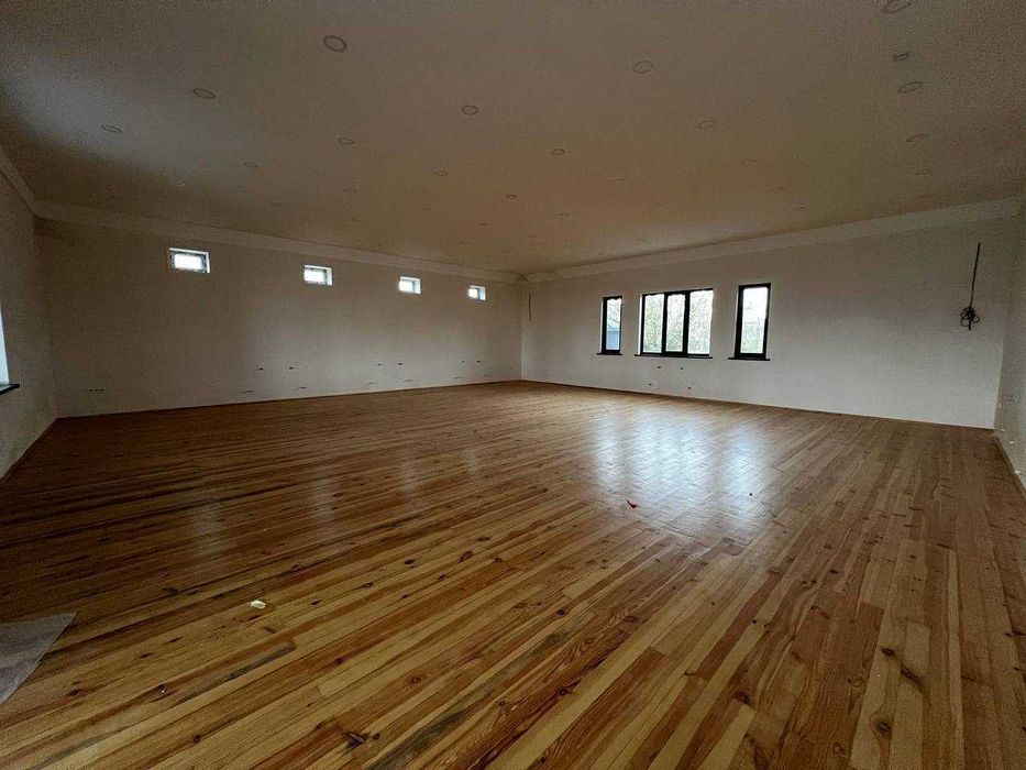 Продаётся коммерческое помещение на участке 19 соток.