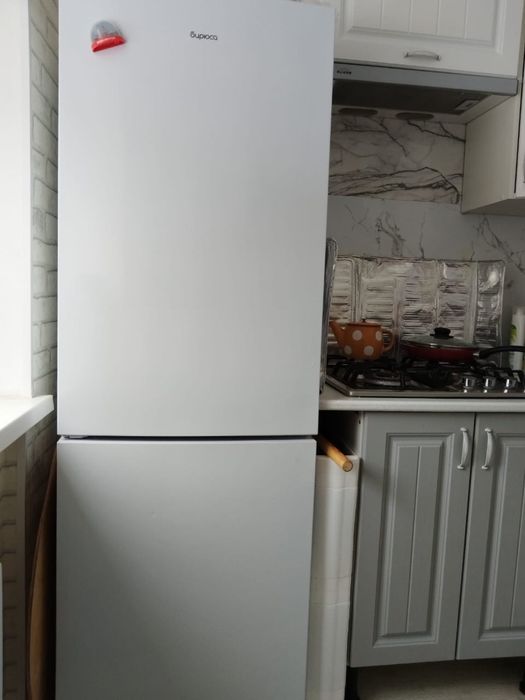 Продам почти новый Холодильник