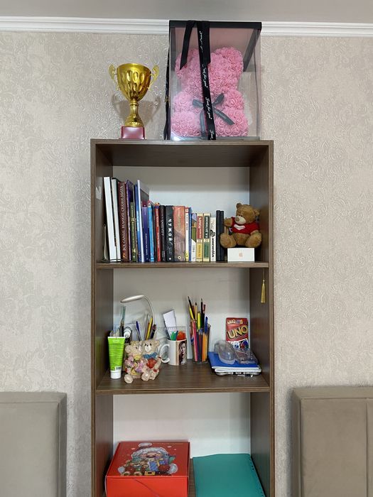 Стол и шкафчик