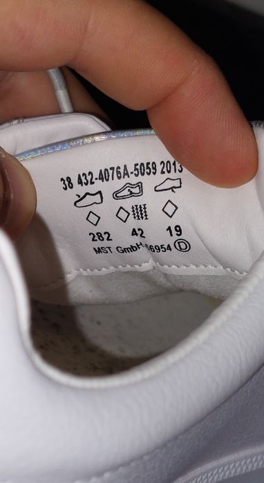 Vând sneakarsi BUGATTI mar .38