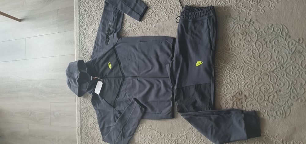 Trening Nike Tech