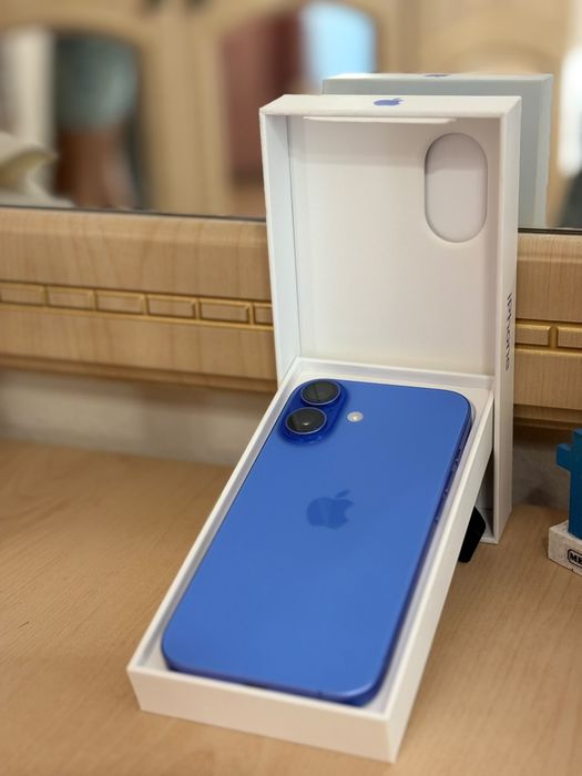 iPhone 16 128 GB Blue impecabil