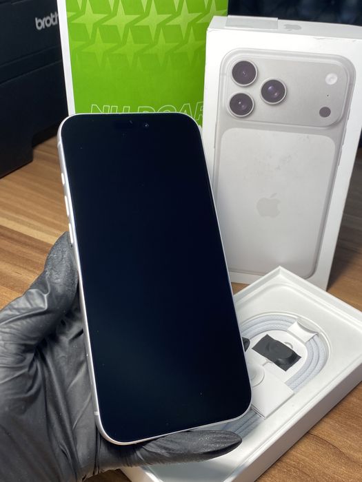 iPhone 17 Pro Max • 256 GB • Silver