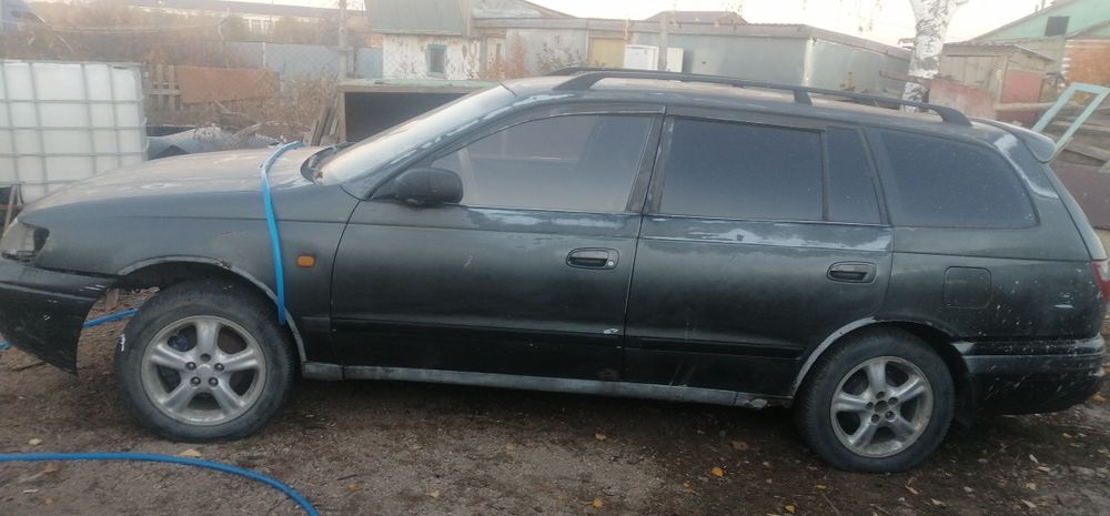 Две тойоты калдины и запчасти