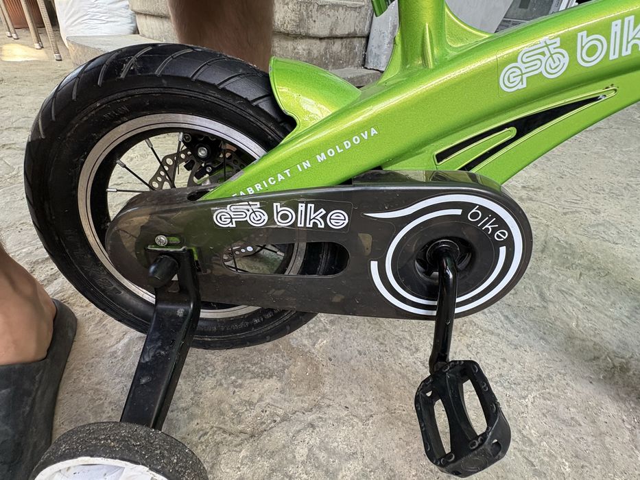 Bicicletă copii GST Bike 12 inch frâne pe disc roți ajutătoare șa reglabilă stare foarte bună anvelope excelente gata de utilizare.fara Frana pe fata