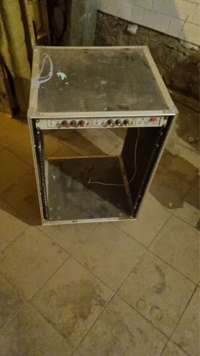 Рековый шкаф на ңолесах