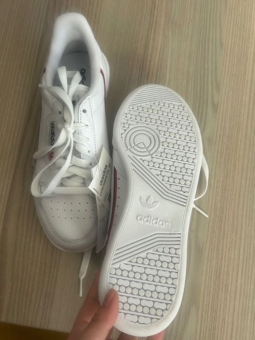 Оригинални кецове Adidas Originals,37 1/3 номер.