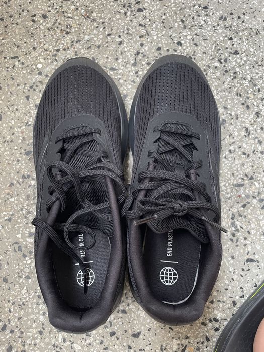 Обувки adidas новии