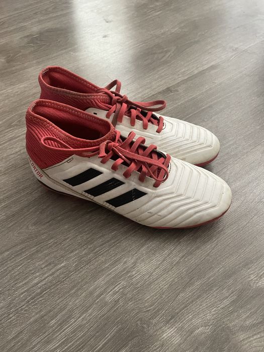 Футболни обувки адидас