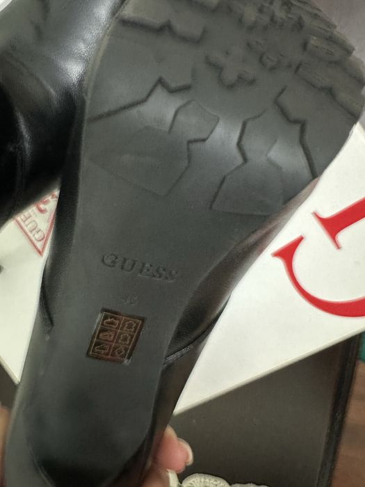 Botine Guess cu siret