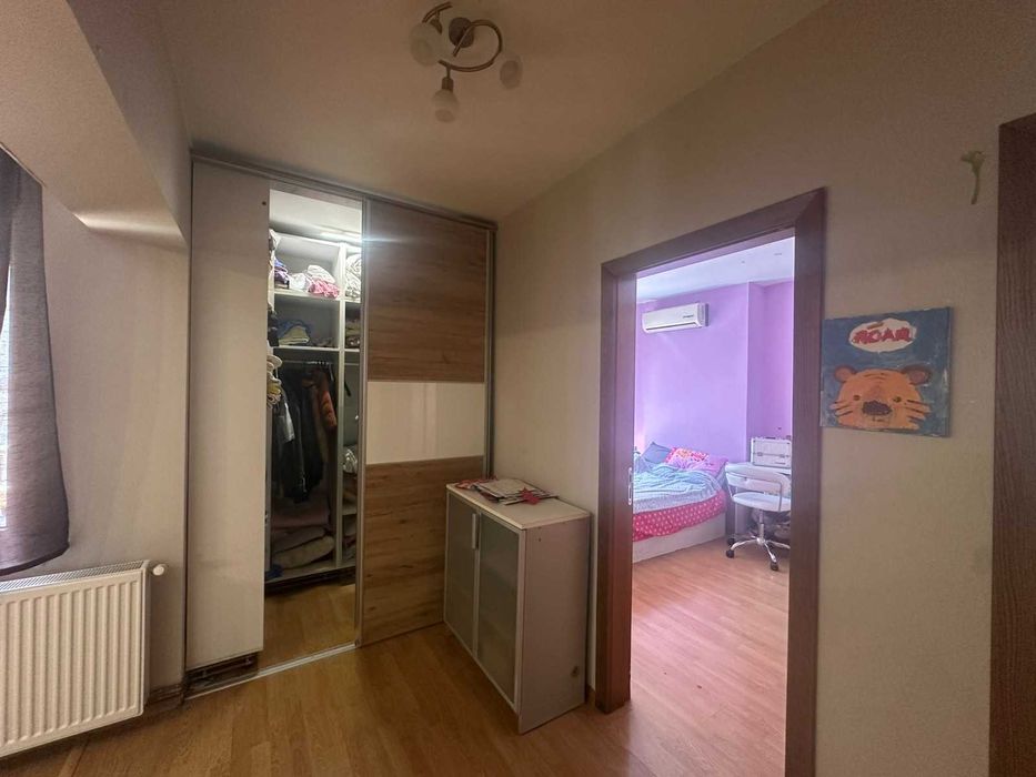 Апрартамент с три спални, 2 санитарни възела  и гараж