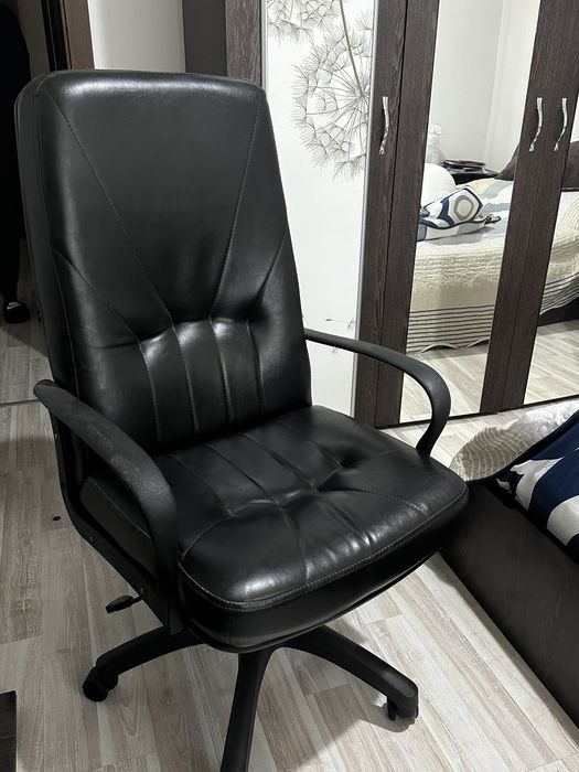 Vand scaun de birou din piele ecologica