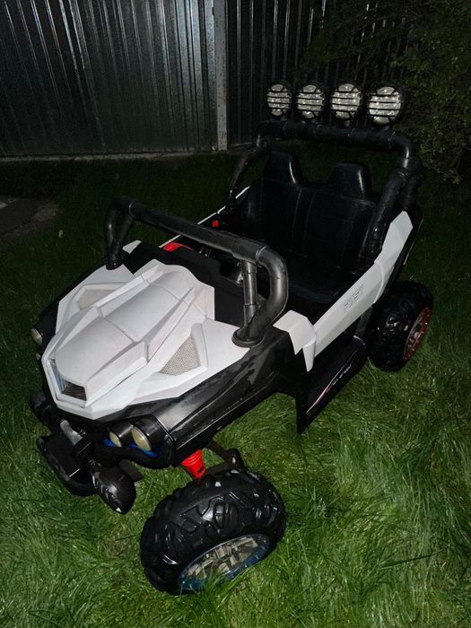 Продам машинку в хорошем состоянии.