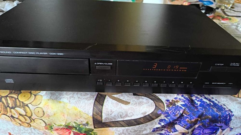 CD player Yamaha CDX-390