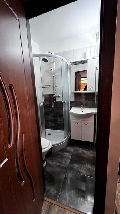 Închiriez garsoniera