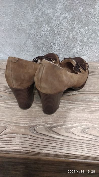 Продам женские туфли.