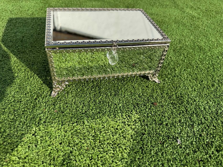 Огледална кутия за бижута – стил „Hollywood Regency“