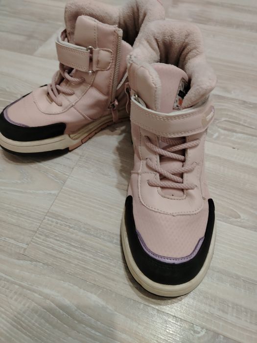 Продам осенние сапоги для девочки, бу