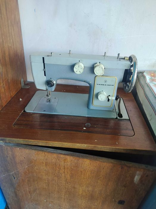 Швейная машина Чайка 242 М