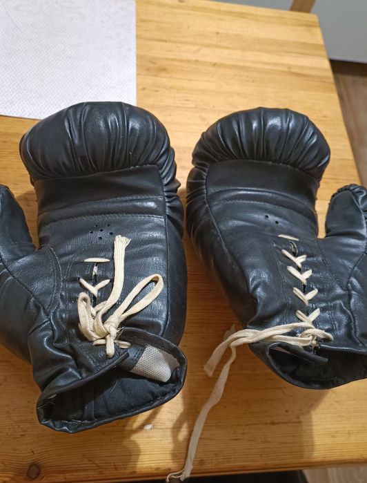 Срочно продам боксерские перчатки