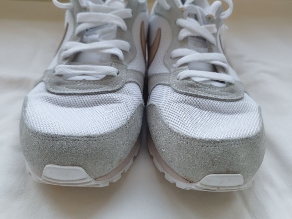 Маратонки Nike  и Adidas