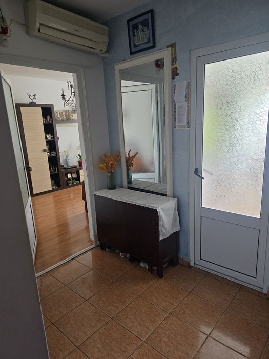 PF vând ap 3 camere ultracentral Tg.Cucu
