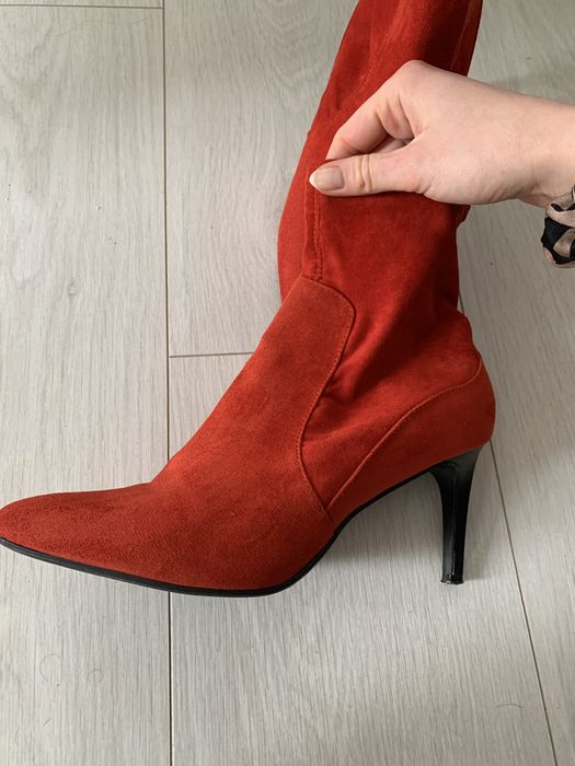 Червени Велурени Боти на Ток, Номер 40