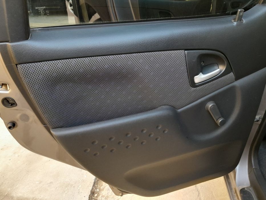 Туьота ярис версу 1.4 дизел 2003година  на части