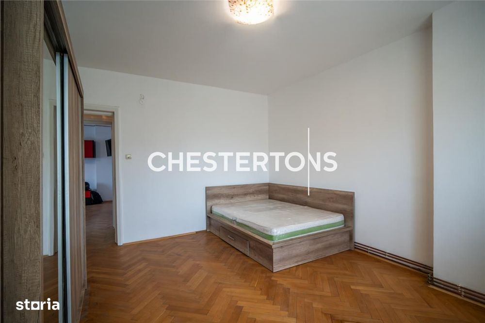 Penthouse deasupra orasului - apartament de vanzare cu terasa, semineu