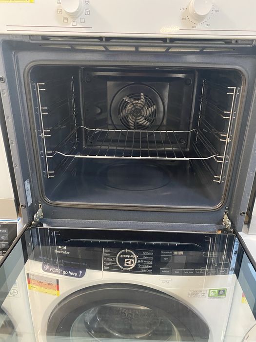 Бяла фурна за вграждане Electrolux 72 л.
