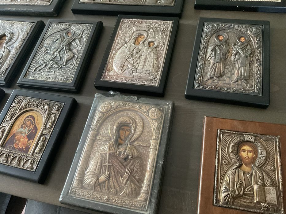 Колекция от сребърни икони