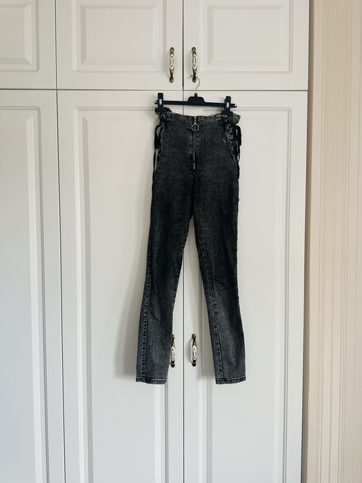 Blugi cu talie inalta, negru spre gri , elastici masura S ,stil corset