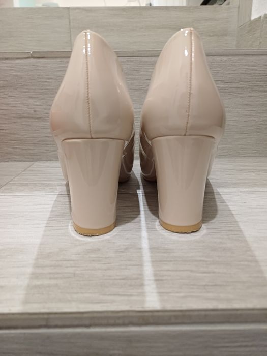 Pantofi cu toc marimea 37