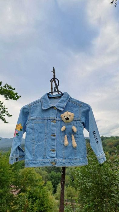 Geacă din denim pentru copii pictată manual cu Stitch