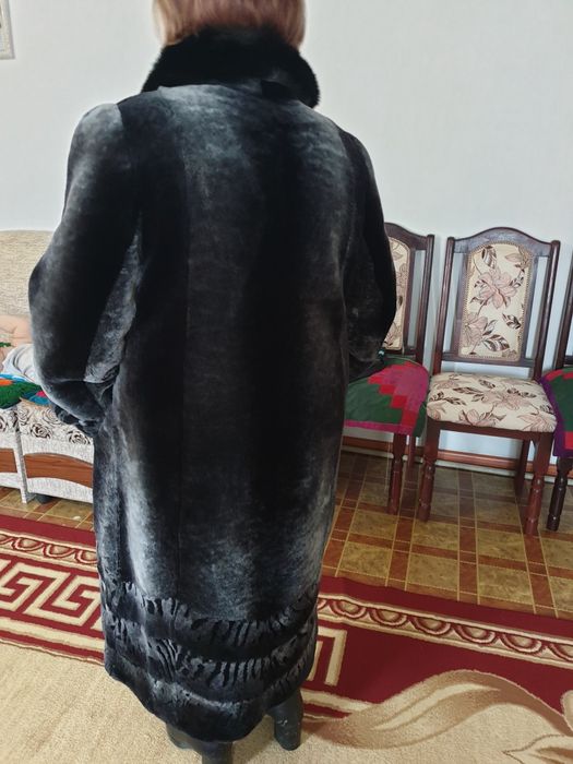 Срочно продам Шубу мутон