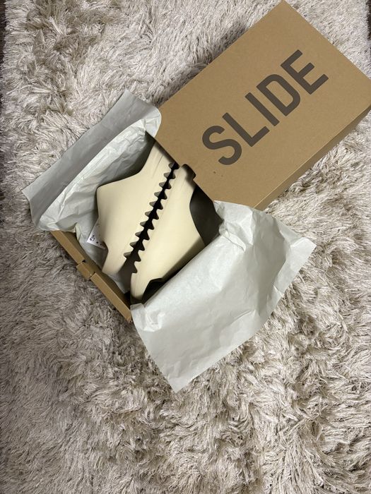 Yeezy Slides “Bone”