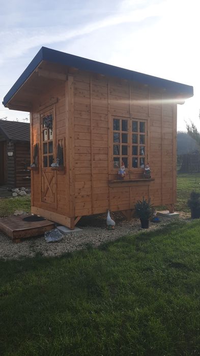 Cabanuta din lemn locuibila pe stoc