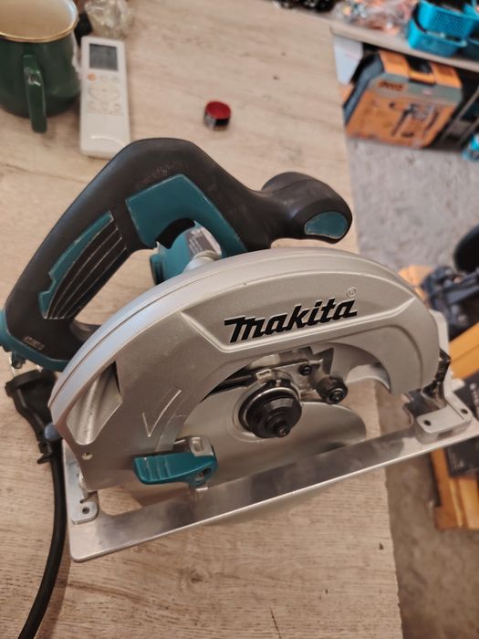 Макита Церкулярка HS7600
