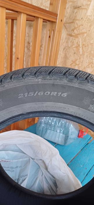 Шины зимние 215/60R16 ROADSTONE
