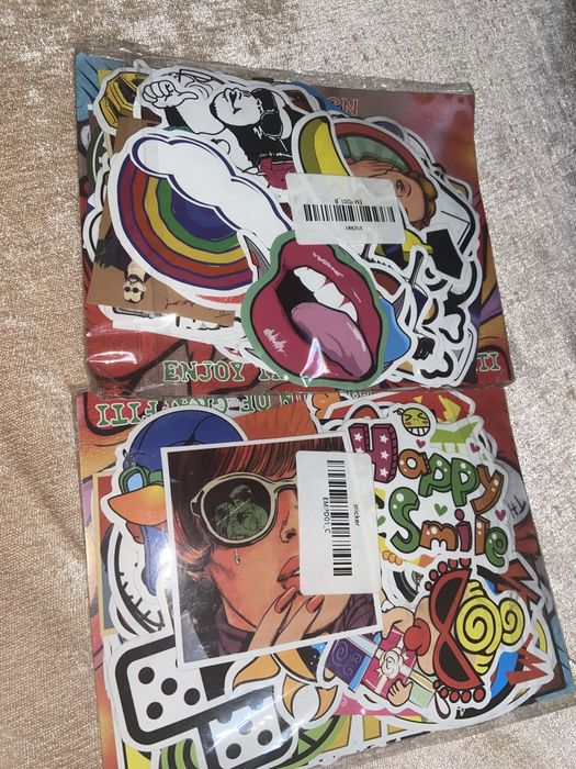 Наклейки/стикеры, 100 шт в каждой пачке.