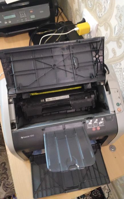 Printer sotiladi hp1010