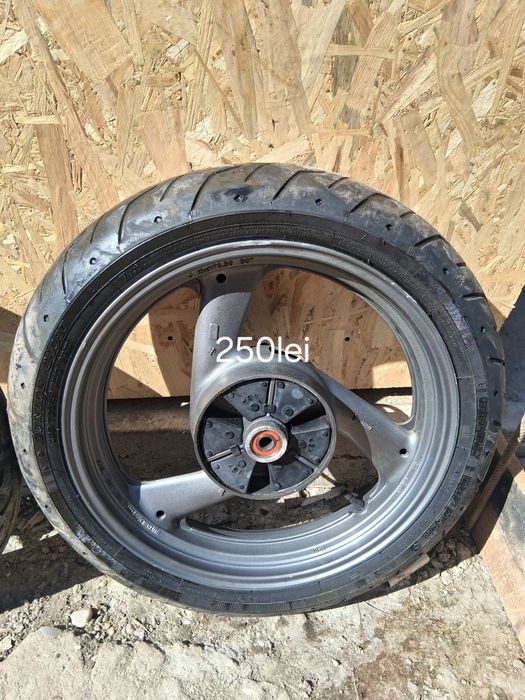 Dezmembrez Yamaha xj 600