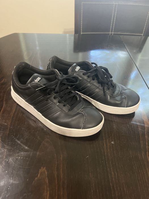 Продавам кецове ADIDAS
