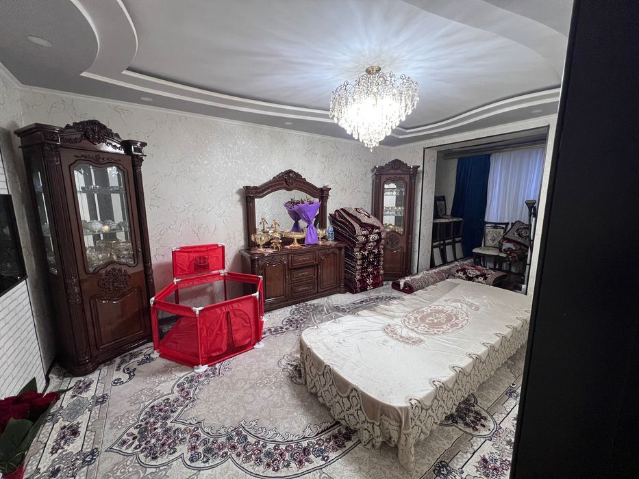 Ал Хоразмий шох кучасида 3 хонали 85 кв барча жихозлари билан