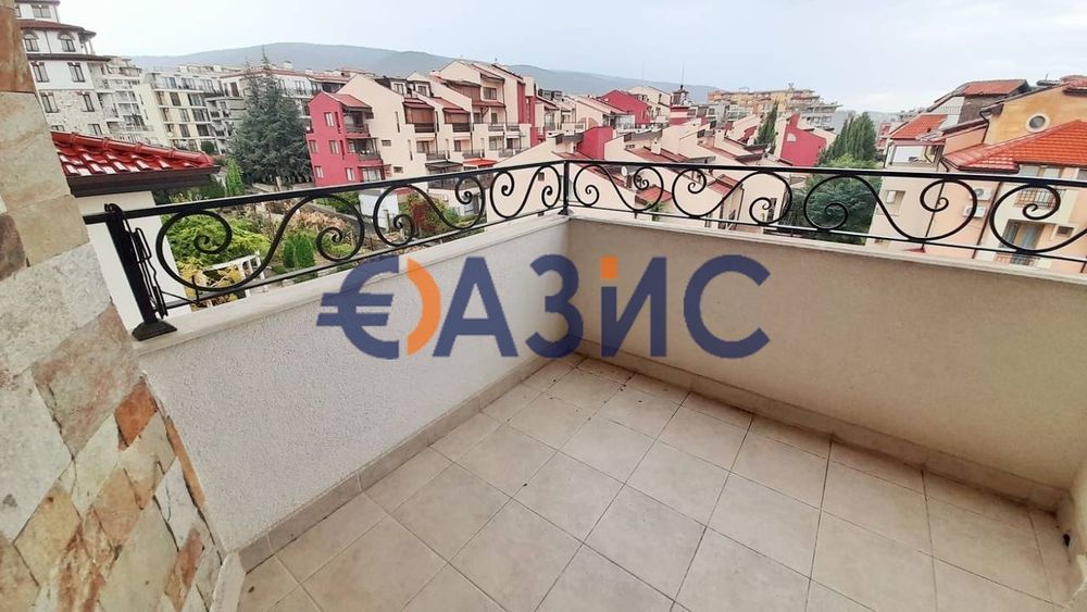 Петстаен апартамент с изглед към морето и планината в Свети Влас в