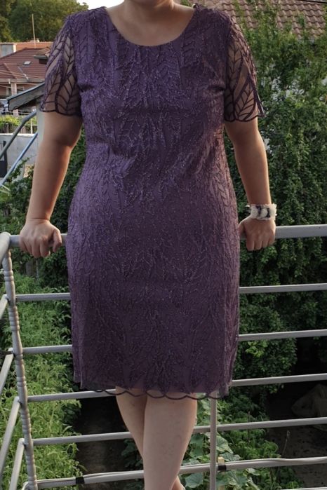 Продавам рокля лилаво