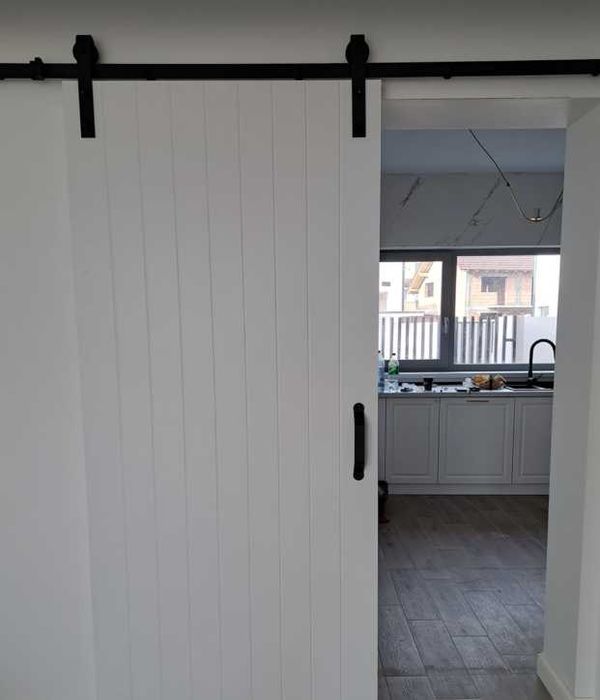 Montaj uși interior, tâmplărie PVC