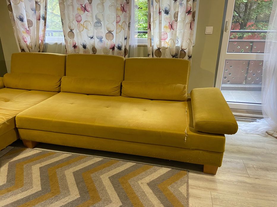 Диван в цвят горчица