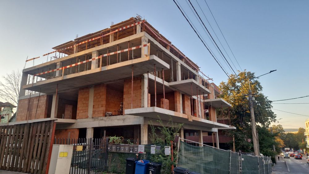 Firma de constructii executam case la rosu